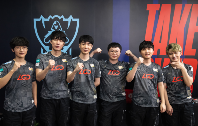 屡屡占据主 屡屡占据主